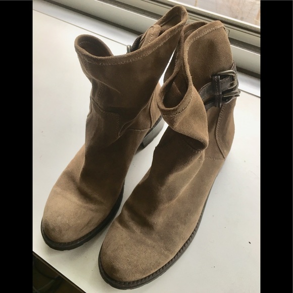 Shoe - Picture 2 of 3